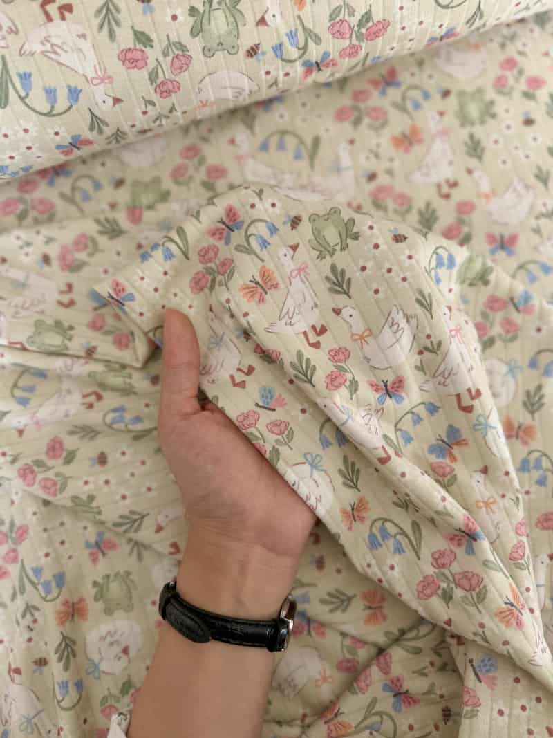 تصویر 2 از پارچه تریکو کبریتی طرح دار مناسب دوخت لباس های پاییزه